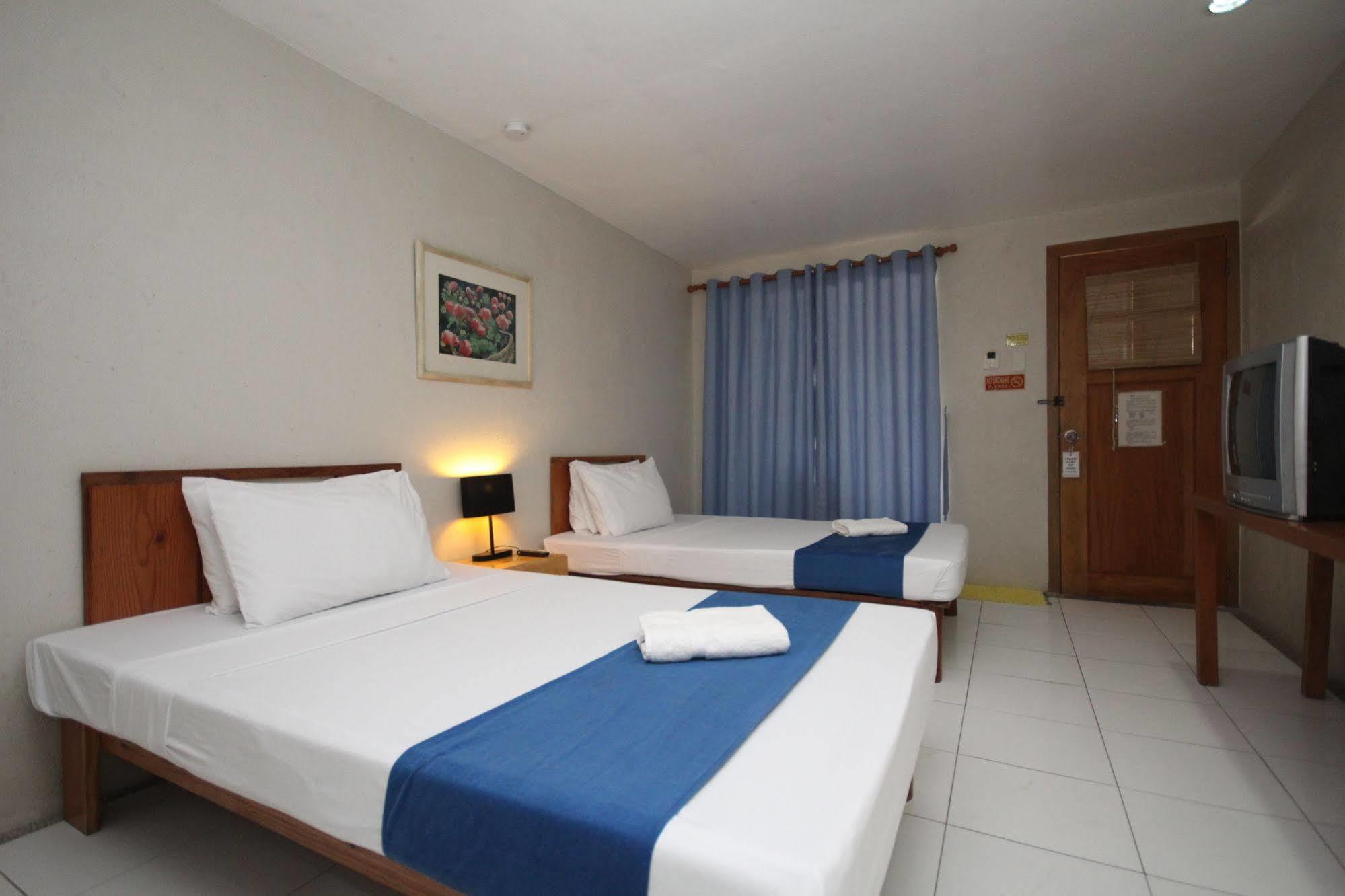 Mr Holidays Hotel Balabag  Exterior photo